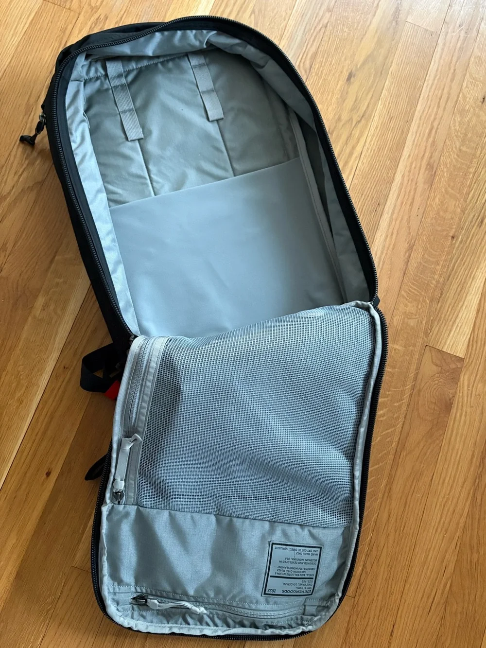 Evergoods CPL24 with glow in the dark zipper pull